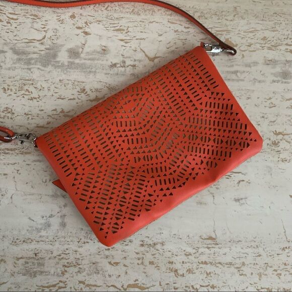 Stella and Dot Waverly petite Crossbody - Picture 3 of 15